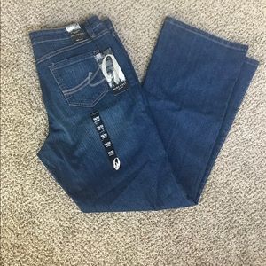 NWT**Nine West Jeans Size 16